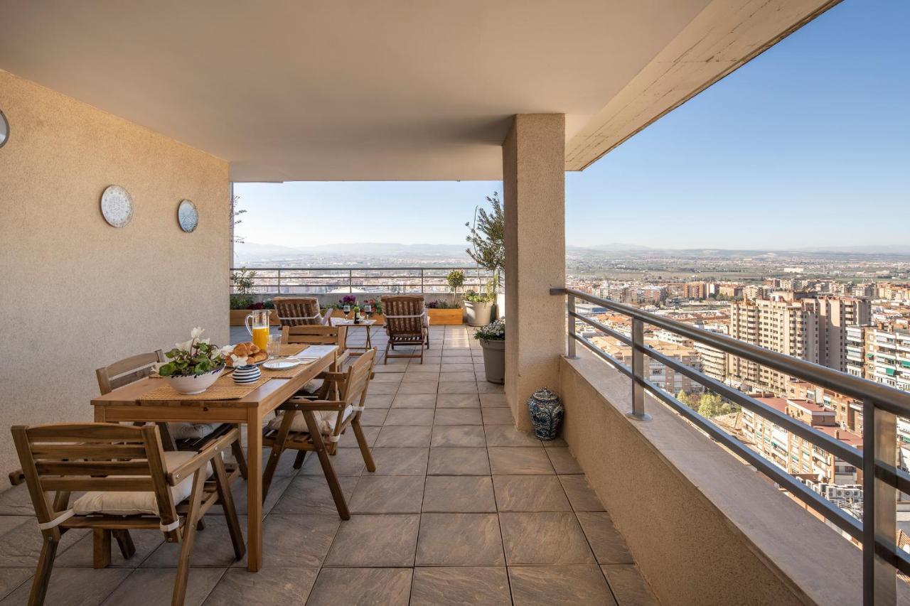 Apartment Atico Granada, Penthouse, 18-19th Floor, Centre, Views, Terrace, Free Parking Granada